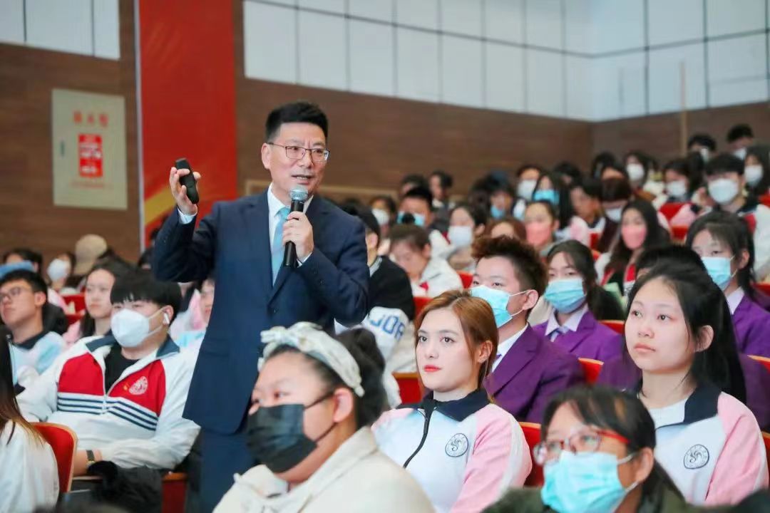 雷锋报告��?.jpg 雷锋报告��?.jpg